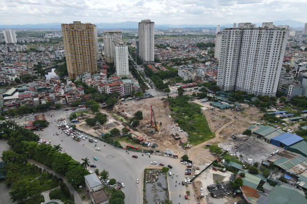 Toàn cảnh công trường đang thi công nút giao Xa La - Phạm Tu 