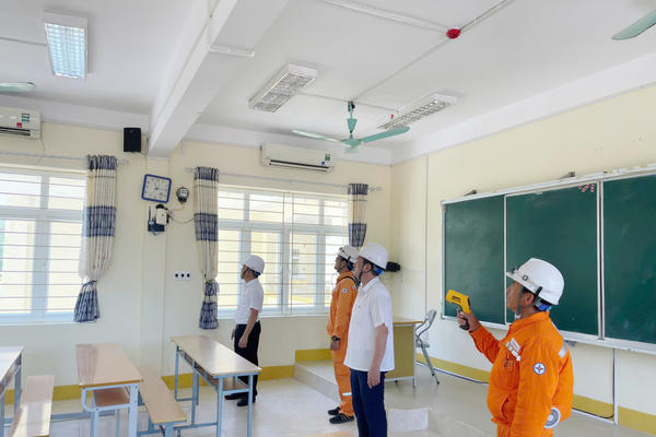 Quảng Ninh bảo đảm nguồn điện cho kỳ thi tốt nghiệp THPT 2026, 100% điểm thi được trang bị máy phát điện dự phòng Quảng Ninh bảo đảm nguồn điện cho kỳ thi tốt nghiệp THPT 2026, 100% điểm thi được trang bị máy phát điện dự phòng