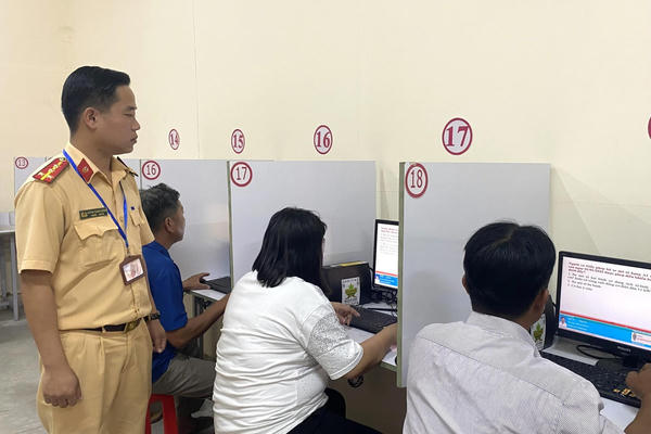 Đề xuất tăng mạnh số câu hỏi sát hạch lái xe, bổ sung nội dung về pháp luật giao thông
