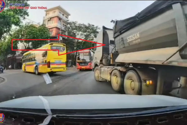 Xử phạt tài xế lái xe đầu kéo chuyển hướng không nhường đường cho xe đi ngược chiều
