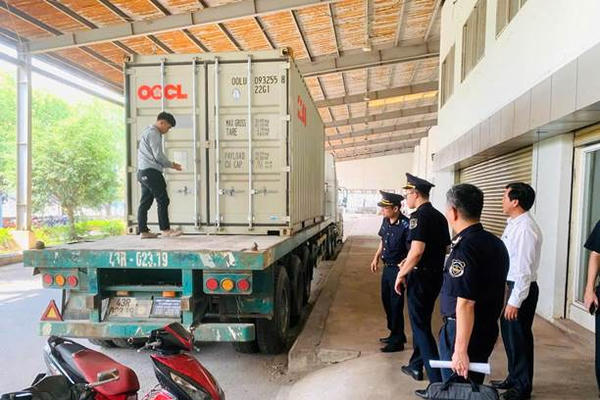 Thu giữ 325.000 bao thuốc lá điếu nhãn hiệu ESSE Change có dấu hiệu giả mạo