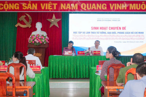 Công an phường Trảng Dài tham gia sinh hoạt chuyên đề học tập và làm theo tư tưởng, đạo đức, phong cách Hồ Chí Minh