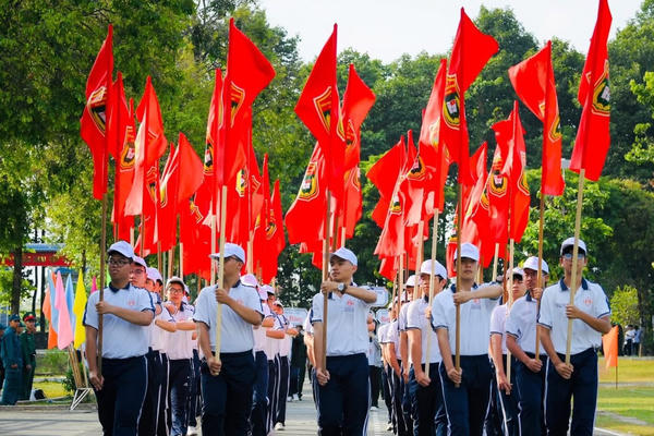 Ngọn lửa tri thức trong ca khúc "Tự hào trí thức Đồng Nai” Ngọn lửa tri thức trong ca khúc "Tự hào trí thức Đồng Nai”