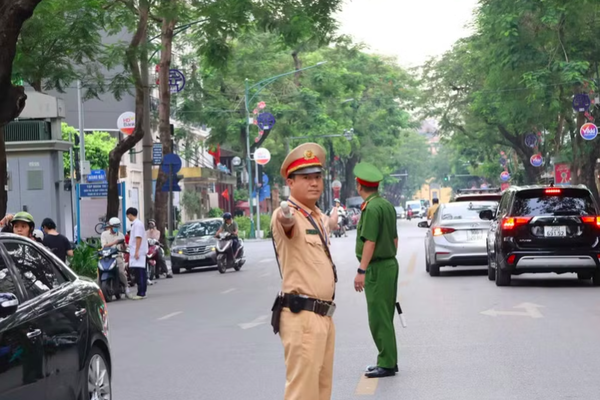 Phân luồng giao thông phục vụ Đại hội đại biểu phụ nữ toàn quốc lần thứ XIV
Phân luồng giao thông phục vụ Đại hội đại biểu phụ nữ toàn quốc lần thứ XIV