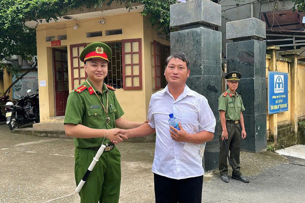 Bí thư Chi bộ 36 tuổi dự thi tốt nghiệp THPT ở Lào Cai Bí thư Chi bộ 36 tuổi dự thi tốt nghiệp THPT ở Lào Cai