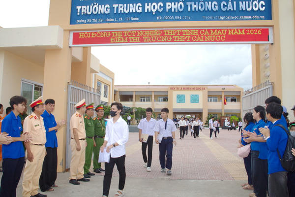 Công an Cà Mau đồng hành, tiếp sức sĩ tử vượt “vũ môn” 