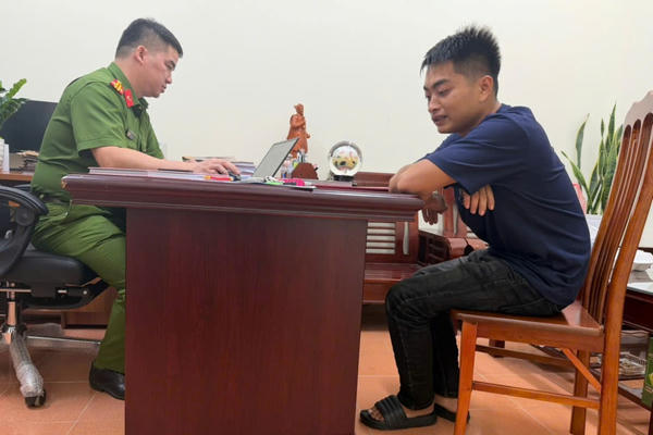 Đối tượng truy nã từ An Giang về Lạng Sơn đầu thú sau 2 tháng lẩn trốn Đối tượng truy nã từ An Giang về Lạng Sơn đầu thú sau 2 tháng lẩn trốn