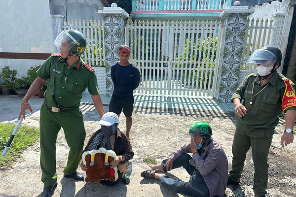 Công an xã Đại Phước bắt 2 đối tượng trộm cắp tài sản sau vài giờ gây án
Công an xã Đại Phước bắt 2 đối tượng trộm cắp tài sản sau vài giờ gây án