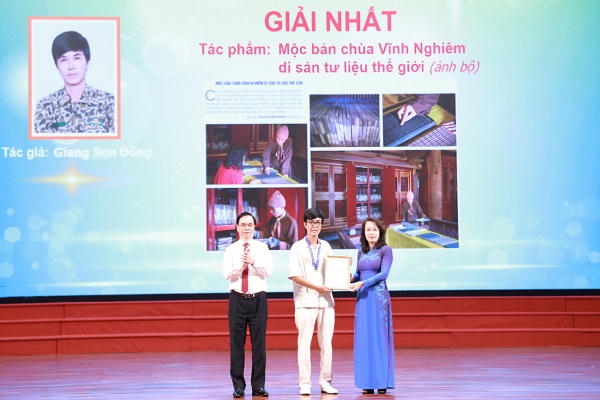 Trao giải Nhất cho tác phẩm ảnh bộ “Mộc bản chùa Vĩnh Nghiêm di sản tư liệu thế giới” Trao giải Nhất cho tác phẩm ảnh bộ “Mộc bản chùa Vĩnh Nghiêm di sản tư liệu thế giới”