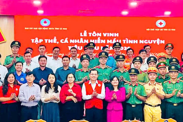 Lan tỏa nghĩa cử cao đẹp từ những giọt máu hồng của người chiến sĩ Công an Cà Mau Lan tỏa nghĩa cử cao đẹp từ những giọt máu hồng của người chiến sĩ Công an Cà Mau