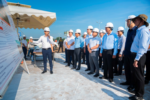 Dự án mở rộng cao tốc TP HCM - Trung Lương - Mỹ Thuận: Bộ trưởng Bộ Xây dựng đánh giá cao mô hình chuyển đổi số và đào tạo thực chiến của Tập đoàn Đèo Cả Dự án mở rộng cao tốc TP HCM - Trung Lương - Mỹ Thuận: Bộ trưởng Bộ Xây dựng đánh giá cao mô hình chuyển đổi số và đào tạo thực chiến của Tập đoàn Đèo Cả