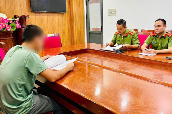 Xử phạt hộ kinh doanh hơn 100 triệu đồng vì thực hiện giao dịch thanh toán khống qua máy POS Xử phạt hộ kinh doanh hơn 100 triệu đồng vì thực hiện giao dịch thanh toán khống qua máy POS