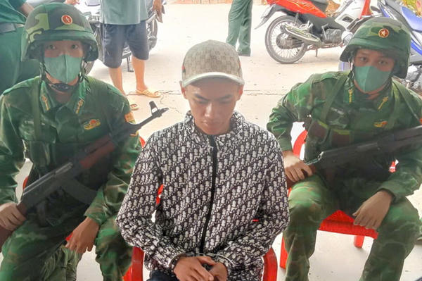 Cà Mau: Đồn Biên phòng Cái Cùng bắt quả tang đối tượng tàng trữ nghi ma túy Cà Mau: Đồn Biên phòng Cái Cùng bắt quả tang đối tượng tàng trữ nghi ma túy