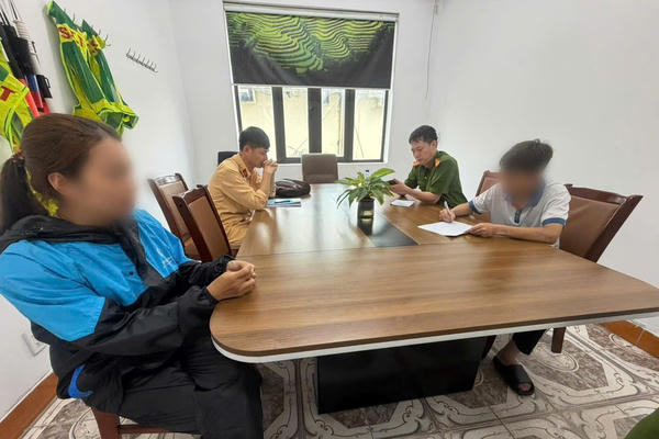 Tịch thu xe máy điện của thiếu niên “bốc đầu” trên Quốc lộ 18