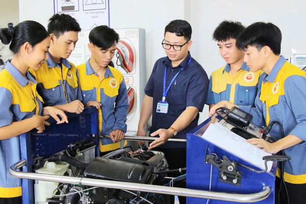Ban hành Thông tư quy định tiêu chuẩn người dạy nghề