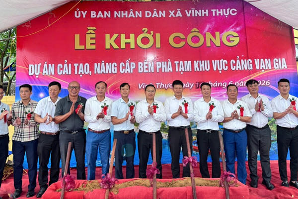 Quảng Ninh khởi công nâng cấp bến phà tạm tại cảng Vạn Gia