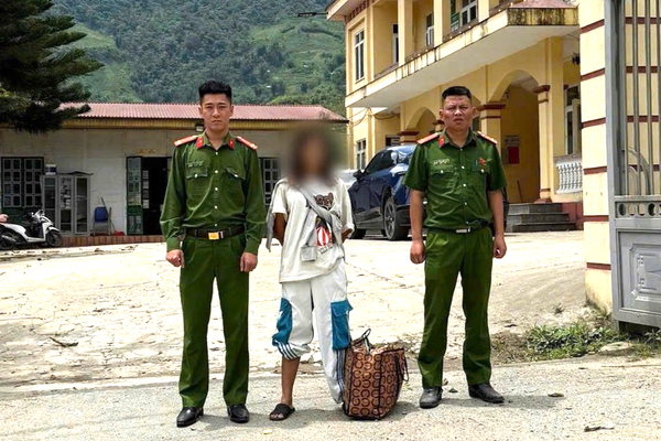 Công an xã Tả Phìn hỗ trợ bé gái đi lạc hàng trăm km về với gia đình an toàn
