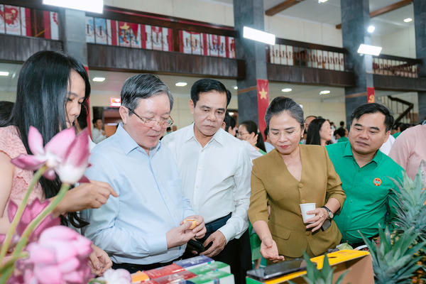 Chủ tịch UBND tỉnh Nghệ An gặp mặt, đối thoại với nông dân năm 2026 Chủ tịch UBND tỉnh Nghệ An gặp mặt, đối thoại với nông dân năm 2026