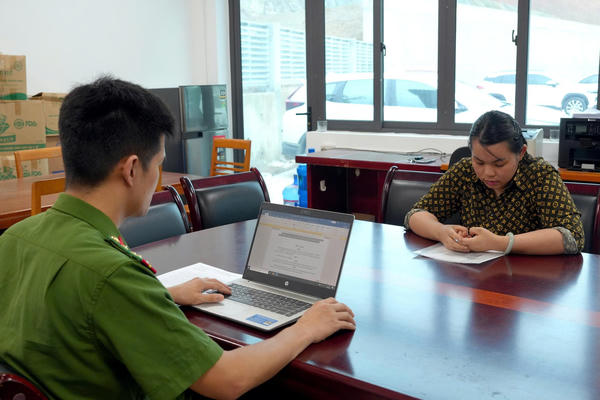 Khởi tố cán bộ Văn phòng Đăng ký đất đai tỉnh Lào Cai về tội “Giả mạo trong công tác” Khởi tố cán bộ Văn phòng Đăng ký đất đai tỉnh Lào Cai về tội “Giả mạo trong công tác”