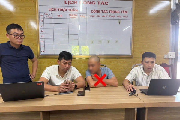 Khởi tố tài xế ở Lai Châu dùng bằng lái giả chở khách Khởi tố tài xế ở Lai Châu dùng bằng lái giả chở khách