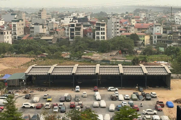 Công trình trái phép trên đất dự án tại phường Đông Ngạc vẫn tồn tại, nay thành bãi tập kết xe điện