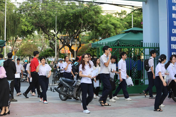 Hủy kết quả thi của thí sinh mang điện thoại vào phòng thi tốt nghiệp THPT Hủy kết quả thi của thí sinh mang điện thoại vào phòng thi tốt nghiệp THPT