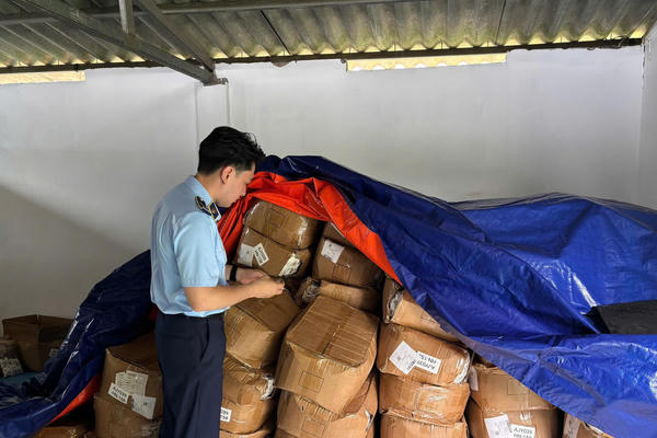 Hà Nội: Thu giữ hơn 250.000 gói súp bột giả thương hiệu lớn Hà Nội: Thu giữ hơn 250.000 gói súp bột giả thương hiệu lớn