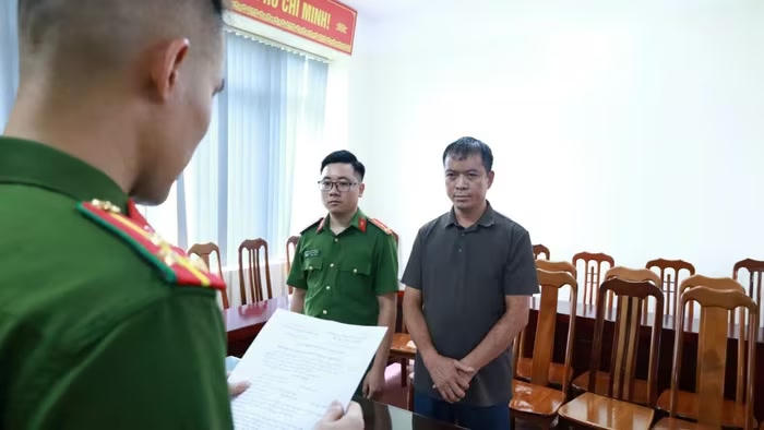 Điểm tin Pháp Luật ngày 20/06: Khởi tố đối tượng trục lợi chính sách bồi thường tại Dự án Khu liên hợp thể thao tỉnh Lạng Sơn
Điểm tin Pháp Luật ngày 20/06: Khởi tố đối tượng trục lợi chính sách bồi thường tại Dự án Khu liên hợp thể thao tỉnh Lạng Sơn