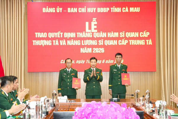 Sĩ quan BĐBP Cà Mau được thăng quân hàm Thượng tá, nâng lương cấp Trung tá