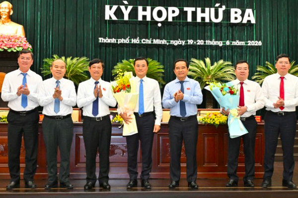 Miễn nhiệm Phó Chủ tịch UBND TPHCM Bùi Xuân Cường

