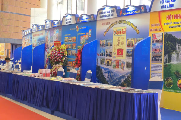 Gần 90 gian trưng bày mang đậm bản sắc riêng từng đơn vị tại Hội Báo toàn quốc