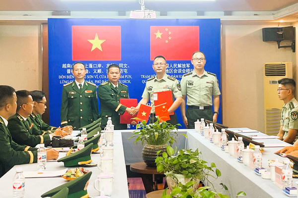 Hội ngộ hội đàm biên phòng giữa 8 đồn biên phòng phía Bắc và khu vực Phú Ninh (Trung Quốc) Hội ngộ hội đàm biên phòng giữa 8 đồn biên phòng phía Bắc và khu vực Phú Ninh (Trung Quốc)