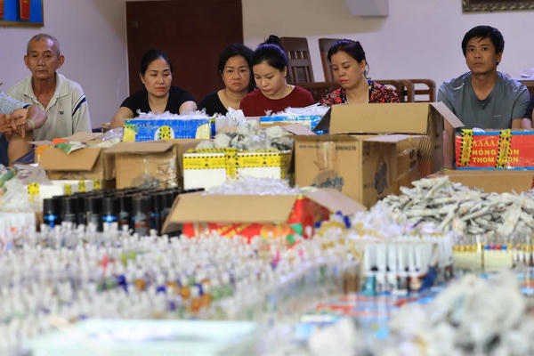 Từ 10 nỏ thủy tinh, Công an TP HCM bóc gỡ đường dây sản xuất hơn 100.000 dụng cụ phục vụ sử dụng ma túy Từ 10 nỏ thủy tinh, Công an TP HCM bóc gỡ đường dây sản xuất hơn 100.000 dụng cụ phục vụ sử dụng ma túy