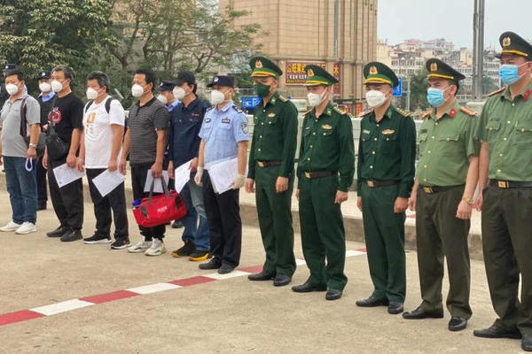 Cảnh giác trước thủ đoạn lừa đưa người đi xuất nhập cảnh, di cư trái phép Cảnh giác trước thủ đoạn lừa đưa người đi xuất nhập cảnh, di cư trái phép