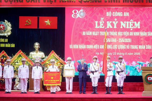 Học viện ANND đón nhận danh hiệu Anh hùng lực lượng vũ trang nhân dân lần thứ Ba Học viện ANND đón nhận danh hiệu Anh hùng lực lượng vũ trang nhân dân lần thứ Ba