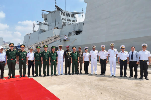 Biên đội tàu Hải quân Ấn Độ với hơn 500 thành viên thăm thành phố Hồ Chí Minh