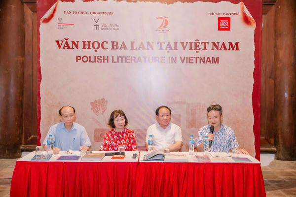 Nhà văn Lê Bá Thự dự hội nghị dịch giả văn học Ba Lan lần thứ VI