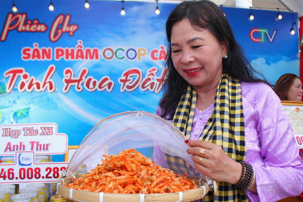 Chủ tịch UBND tỉnh Cà Mau chỉ đạo khẩn xử lý thông tin sai sự thật về sản phẩm tôm khô
