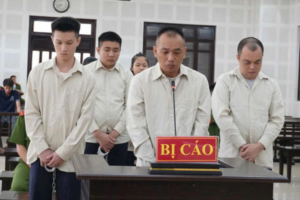 Toà tuyên án đường dây rửa tiền thuê người Việt sang Campuchia mở tài khoản, ăn phí 2-3% Toà tuyên án đường dây rửa tiền thuê người Việt sang Campuchia mở tài khoản, ăn phí 2-3%