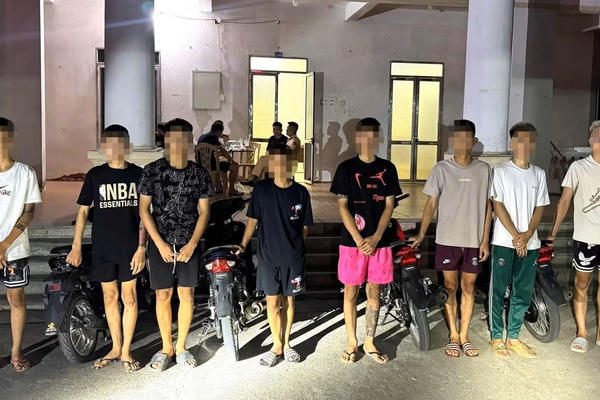 Xử phạt nhóm thanh thiếu niên lạng lách, đánh võng tại Thanh Hóa hơn 100 triệu đồng