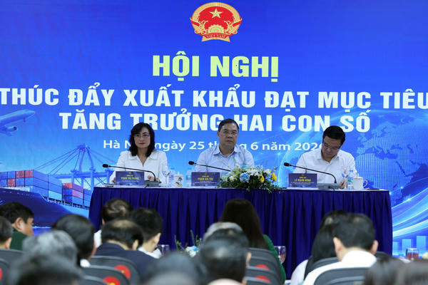 Phó Thủ tướng Thường trực Phạm Gia Túc yêu cầu cắt giảm khoảng 50% thủ tục hành chính và 50% chi phí tuân thủ cho doanh nghiệp Phó Thủ tướng Thường trực Phạm Gia Túc yêu cầu cắt giảm khoảng 50% thủ tục hành chính và 50% chi phí tuân thủ cho doanh nghiệp