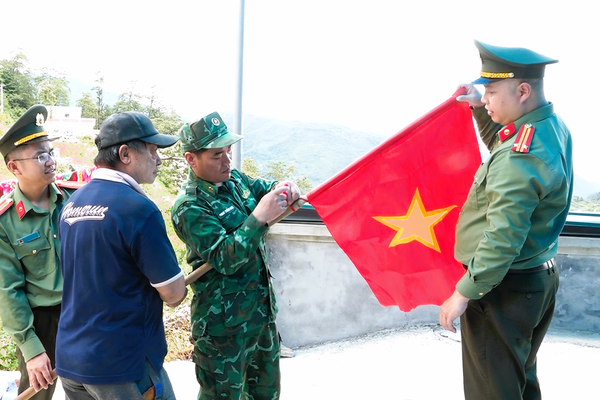 Phối hợp chặt chẽ trong bảo vệ, giữ vững chủ quyền an ninh biên giới quốc gia Phối hợp chặt chẽ trong bảo vệ, giữ vững chủ quyền an ninh biên giới quốc gia