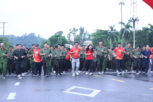 Hơn 53.000 nghìn người tham gia chạy phong trào “Chung một quyết tâm xây dựng xã, phường không ma túy” Hơn 53.000 nghìn người tham gia chạy phong trào “Chung một quyết tâm xây dựng xã, phường không ma túy”