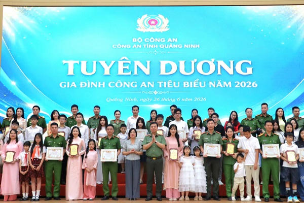 Tôn vinh 19 gia đình Công an tiêu biểu ở Quảng Ninh 
