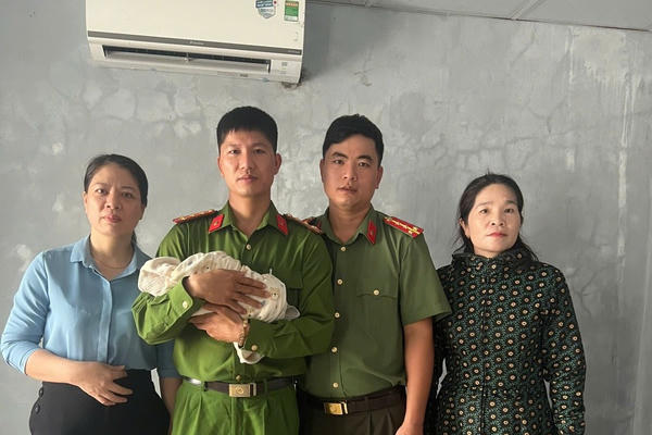 Quảng Trị: Bé sơ sinh 03 ngày tuổi đã được gia đình đón về chăm sóc