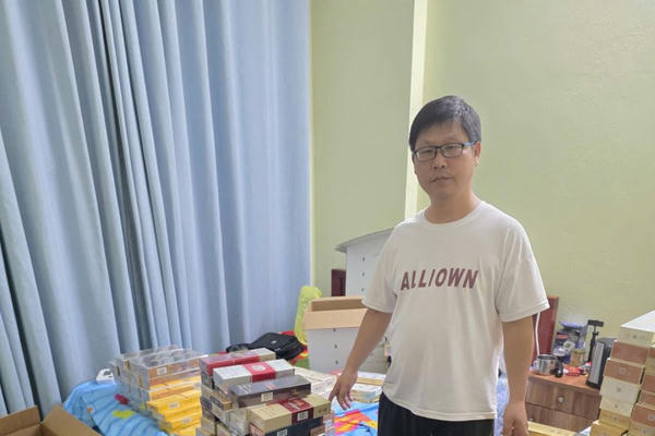 Bắt giữ đối tượng người nước ngoài kinh doanh thuốc lá điếu nhập lậu tại Bắc Ninh