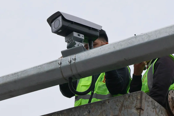Đề xuất xử phạt không cần lập biên bản với vi phạm do camera, máy đo, thiết bị kỹ thuật phát hiện
Đề xuất xử phạt không cần lập biên bản với vi phạm do camera, máy đo, thiết bị kỹ thuật phát hiện