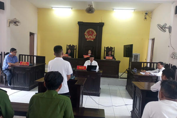 Một phiên tòa, hai đứa trẻ không có lỗi