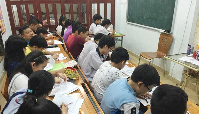 Trục lợi, ép buộc hoặc lôi kéo học sinh học thêm trái quy định có thể bị xử phạt lên đến 50 triệu đồng