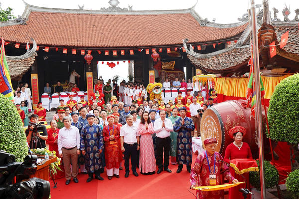 Lãnh đạo Thành phố dự khai mạc Lễ hội truyền thống đình Chèm